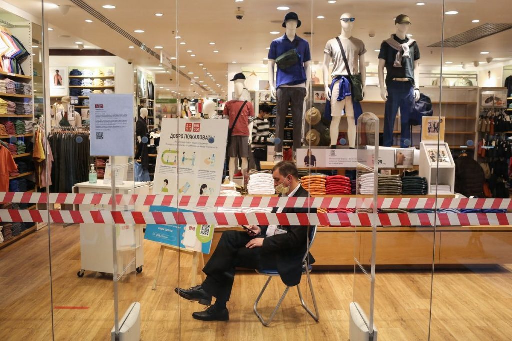 Uniqlo Fashion Chain Joins Exodus From Russia in Reversal