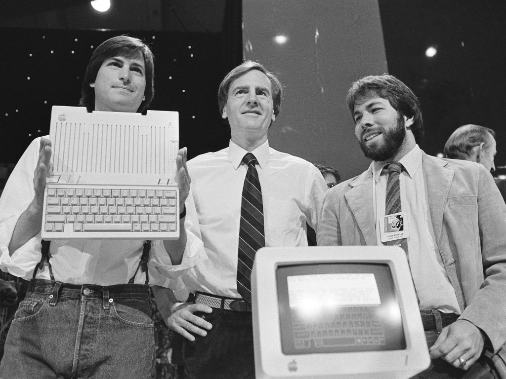 Check out the rare Apple memorabilia now up for auction, from a high school yearbook signed by Steve Jobs to an autographed note he wrote to a 6-year-old