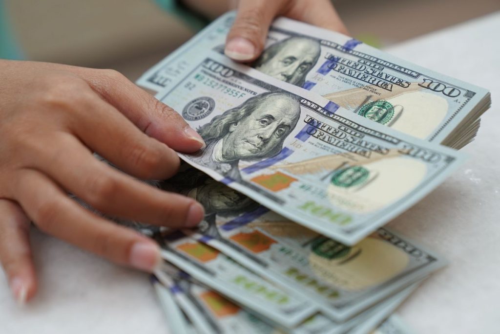 Personal Finance: Should I Hoard Cash During a Crisis Like the Ukraine War?