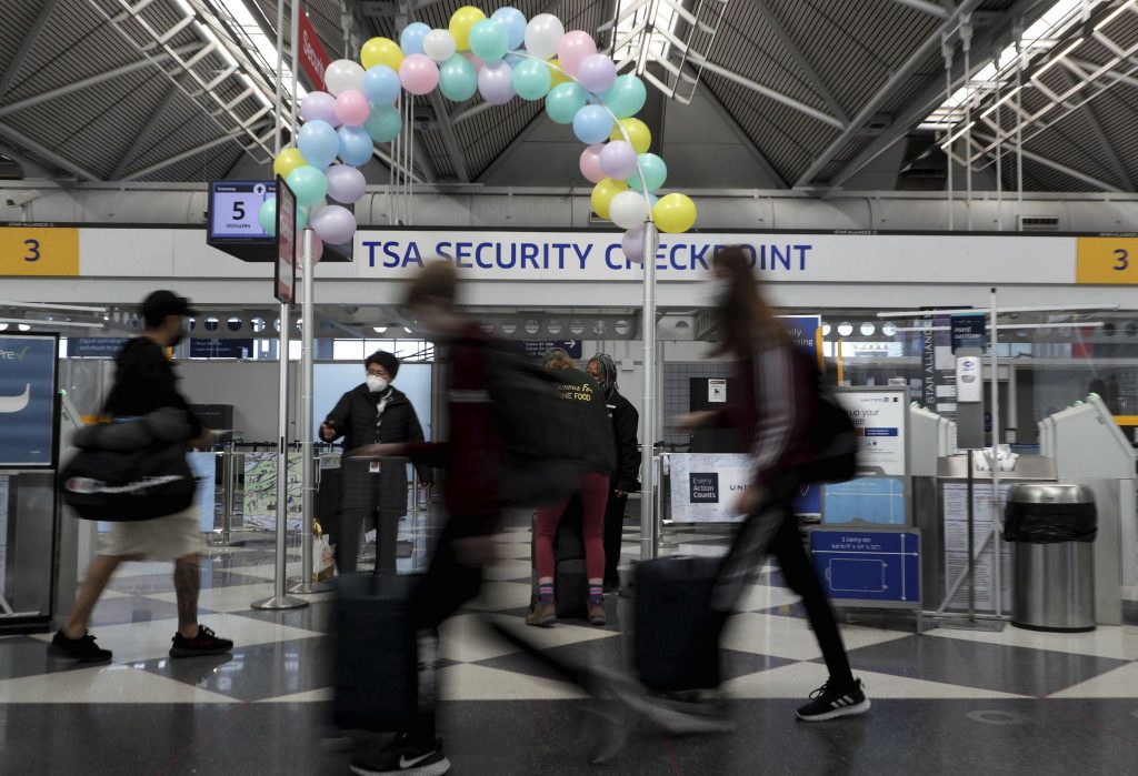 Brace for busier Chicago airports this spring break as travel picks up