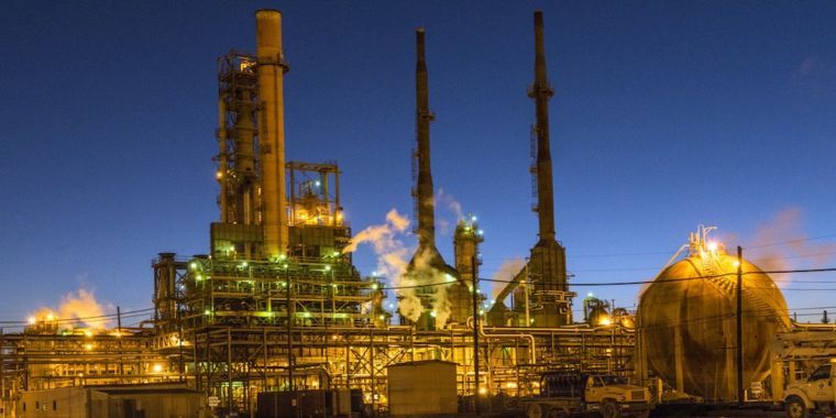 Feds allege destructive Russian hackers targeted US oil refineries