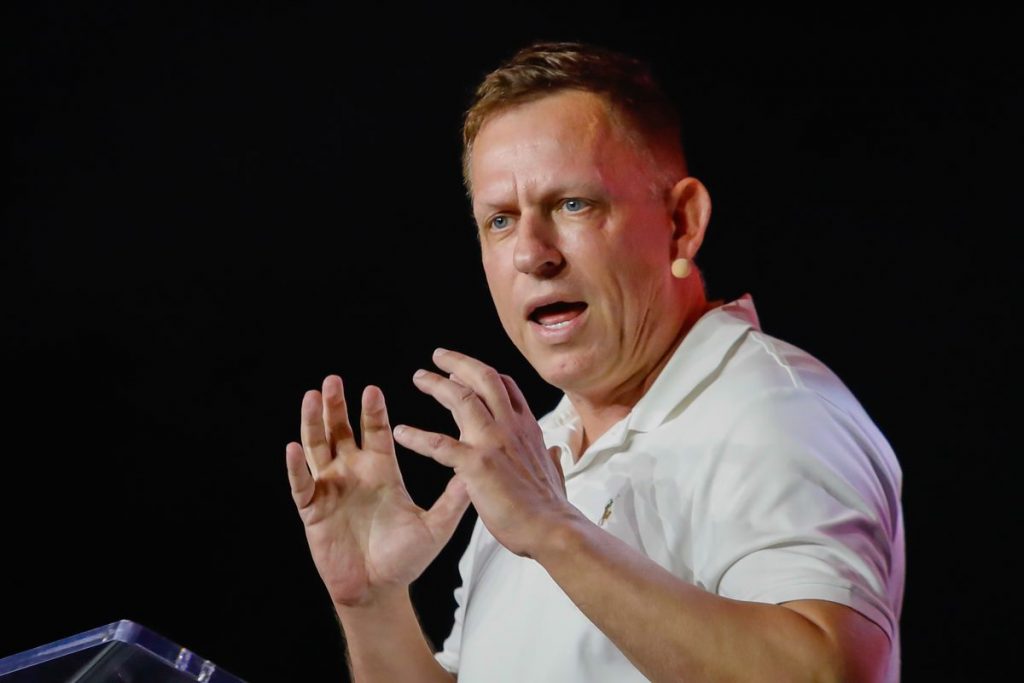 Thiel Blasts Dimon, Buffett and Fink as ‘Finance Gerontocracy’ at Bitcoin 2022
