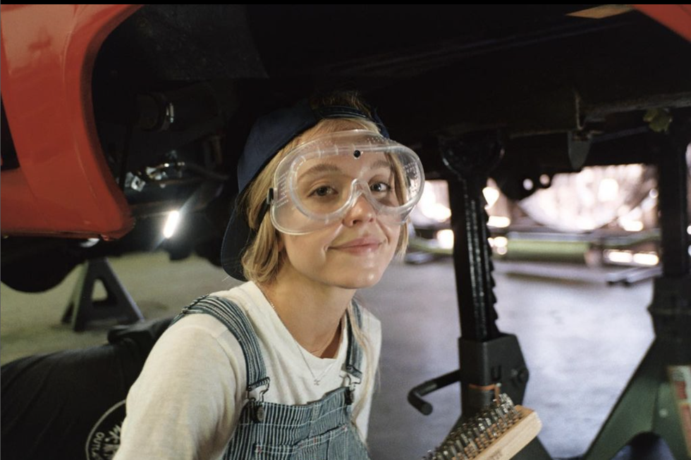 Sydney Sweeney Shows Off Her DIY Vintage Ford Bronco Restoration