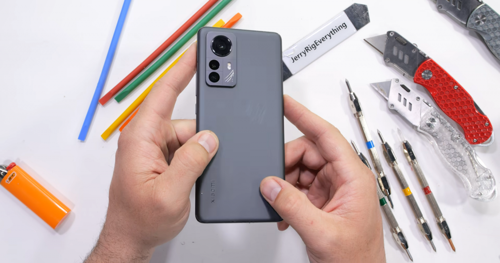 Xiaomi 12 Pro goes up against the OnePlus 10 Pro in a new JerryRigEverything video