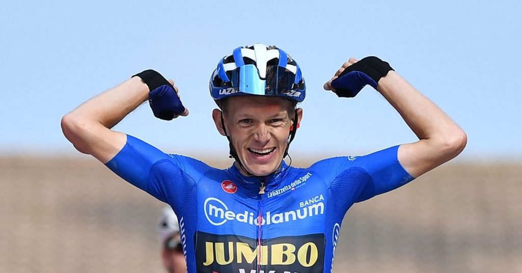 Carapaz stays in pink as Boumann wins Giro stage 19 in bizarre fashion