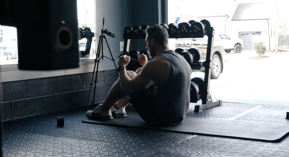 This Guy Trained His Abs Every Day for 30 Days and Filmed the Results
