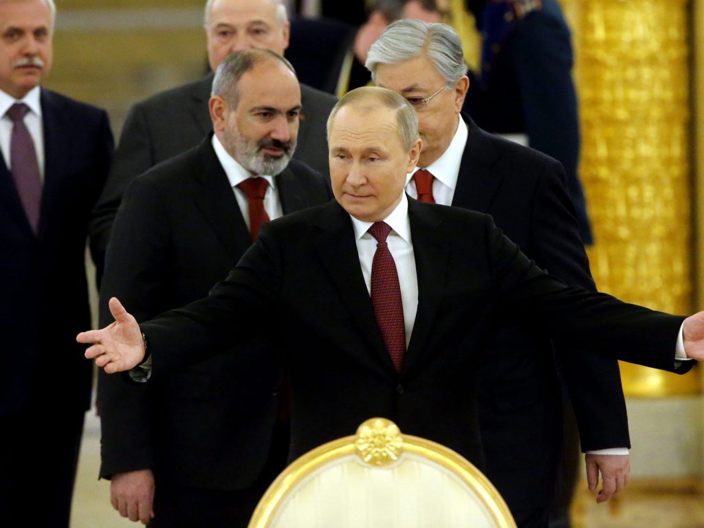 Putin has awakened a ‘dark nationalism he is more and more dependent on,’ says Russian political analyst