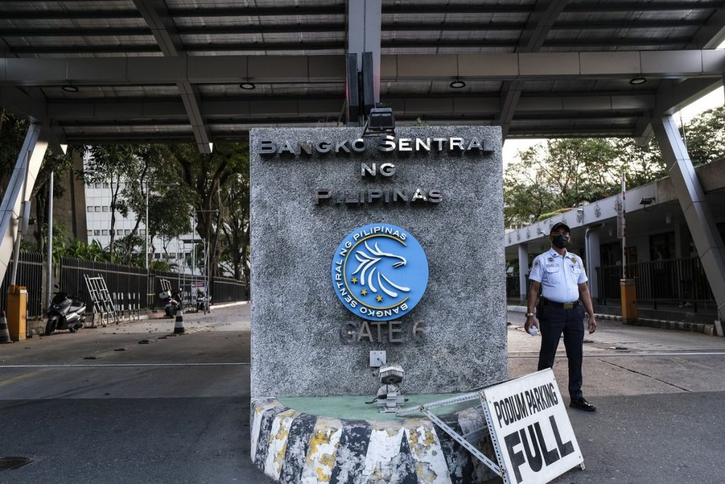 Philippine Central Bank May Cut Reserve Ratio, Medalla Says