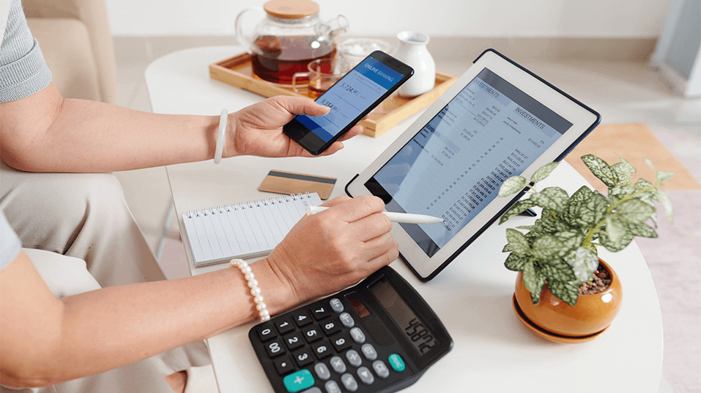 What is the Difference Between Bookkeeping and Accounting?