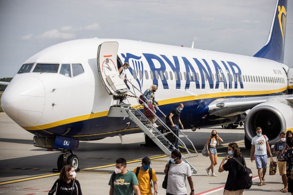 Ryanair’s O’Leary Says Air Fares Will Rise for Next 5 Years: FT