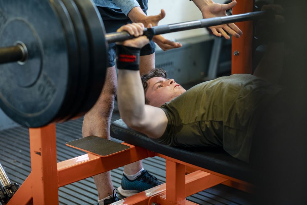 A Top Trainer Explains How You Can Tell If You’re Lifting Too Heavy