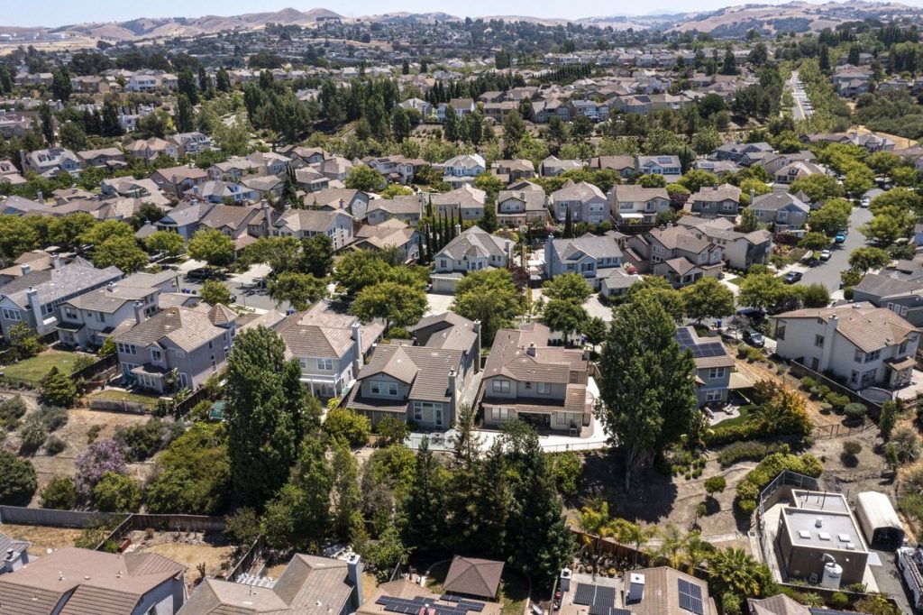 Home-Sale Cancellations Jumped in June as Buyers Backed Away