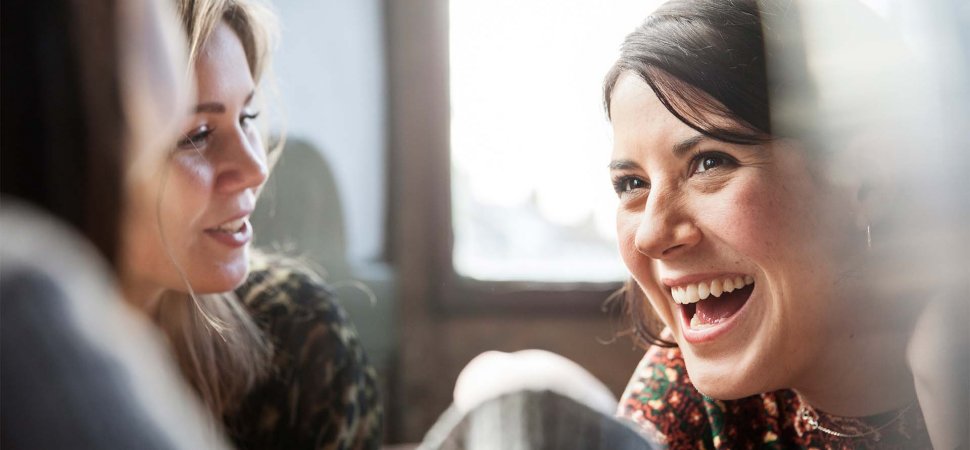 17 Tricks Emotionally Intelligent People Use to Avoid Awkward Conversations and Get Along With Everyone