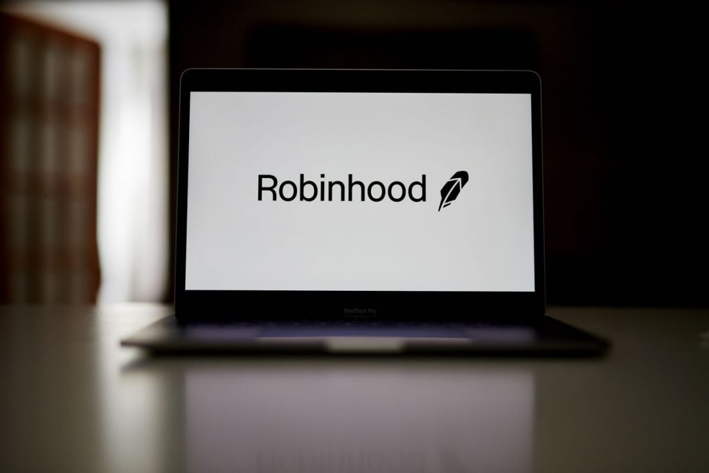Robinhood (HOOD) Faces SEC Probe on Compliance With Short-Selling Rule