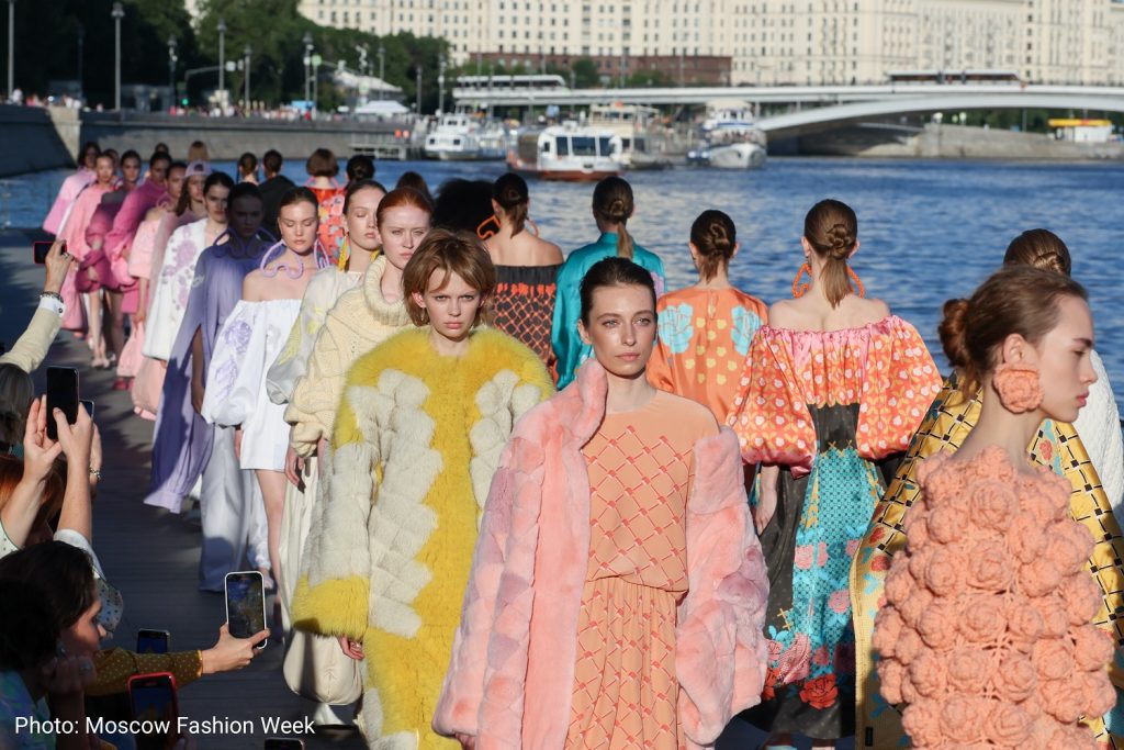 Knitwear means fashionable now [Source: Fashion Factory]