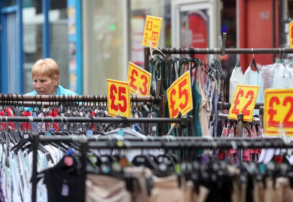 In ‘Truly Alarming’ Sign, Surging UK Yields Fail to Rescue Pound