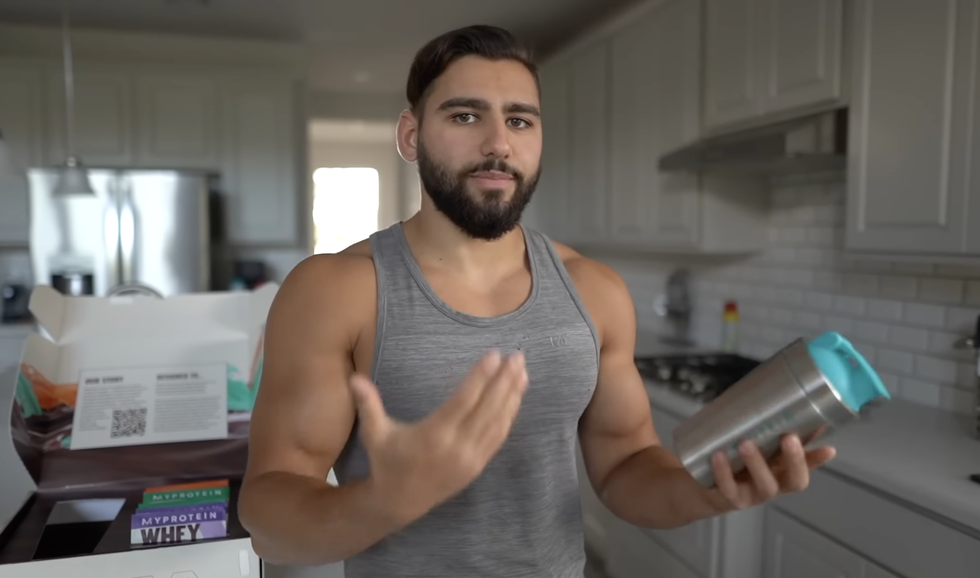A Fitness Model Shared the Fat Loss Diet He Uses to Get Shredded