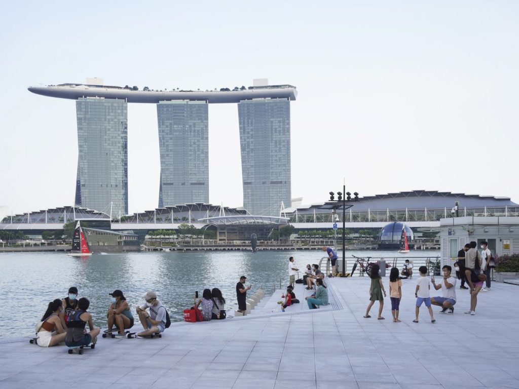 Singapore Rooms Surge Past $2,000 a Night as Bankers Head for F1