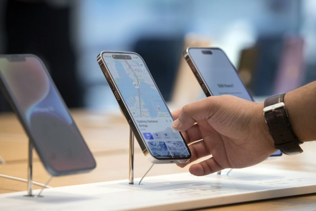 Apple Ditches iPhone Production Increase After Expected Surge in Demand Falters