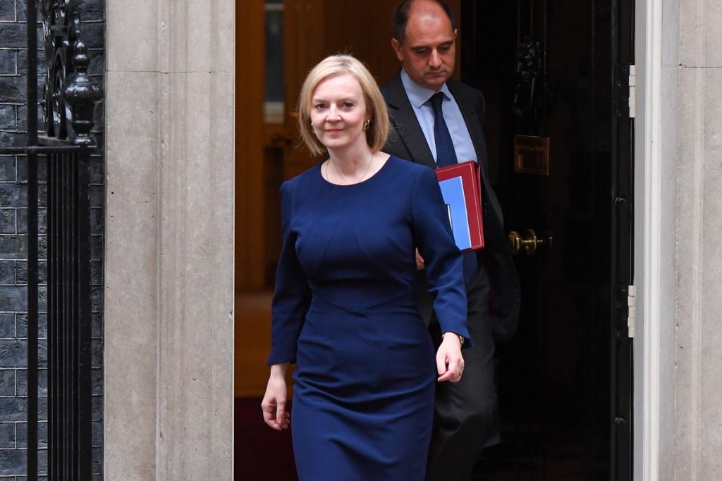 Truss’s UK Government Hits Buffers After Economic Plans Roil Financial Markets