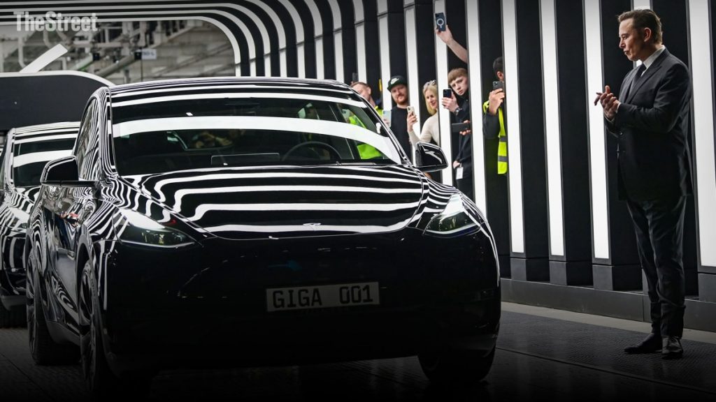 Tesla Warns About New Challenges Despite Record Deliveries