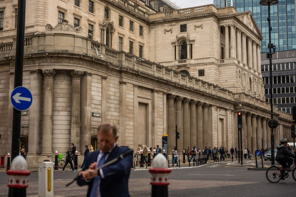 BOE Spokesperson Says Bond-Buying Program Still to End Friday
