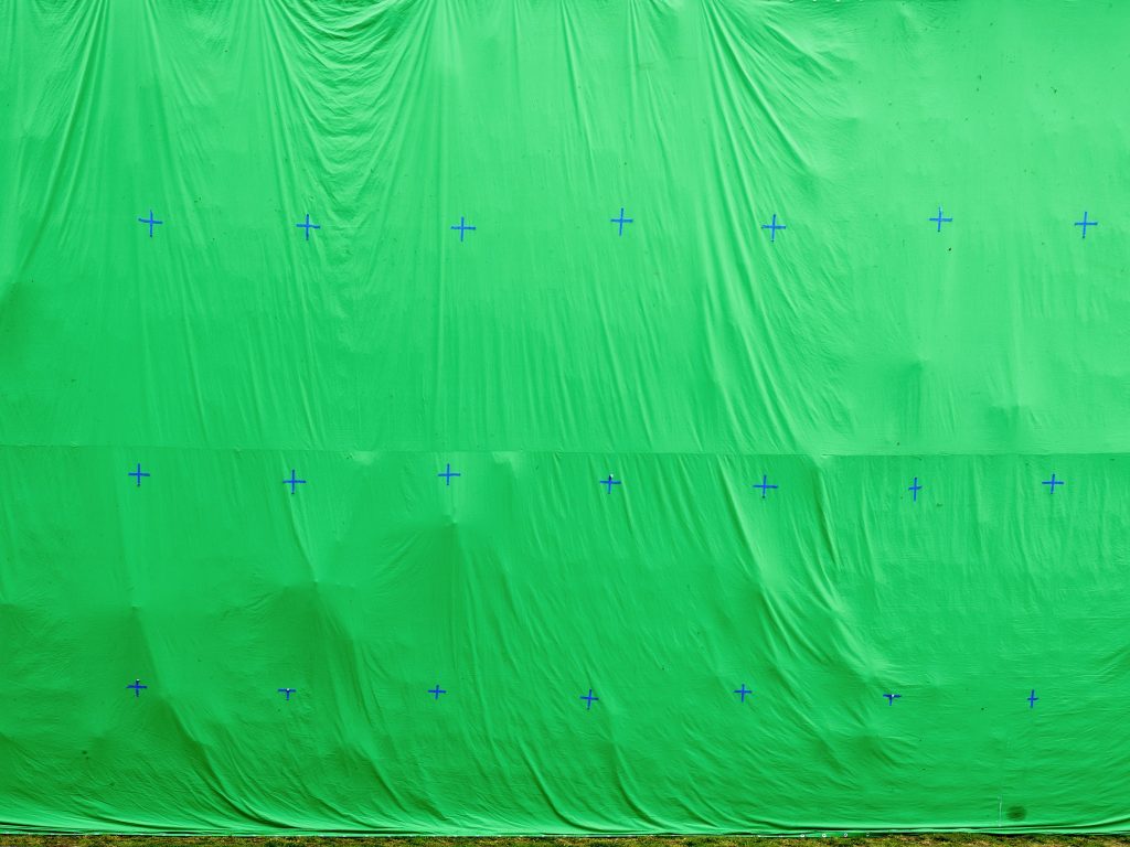 How to Set Up a Greenscreen on a Budget (2022): Stands, Materials, Lighting