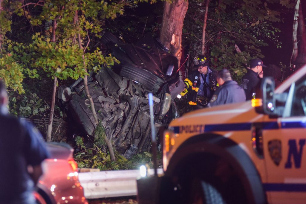 Driver killed, passenger clinging to life after high-speed Queens crash