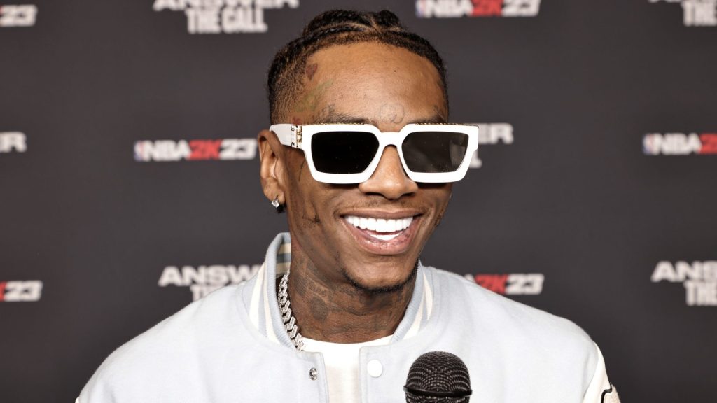 Soulja Boy Pays Man $1K To Be His “Sandwich Holder”