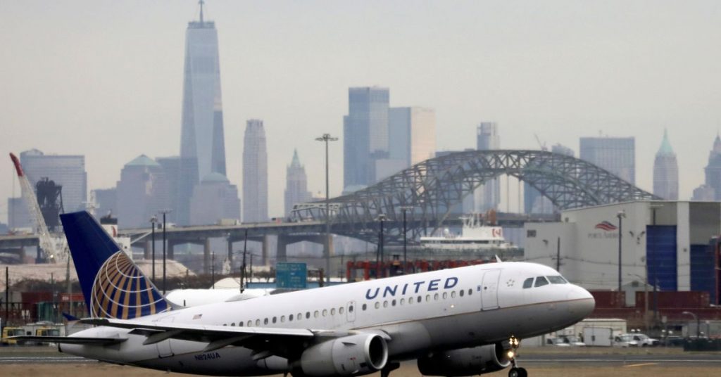 United Airlines sees stronger profit after third-quarter earnings top estimates