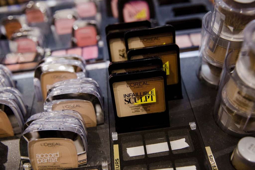 L’Oreal Sales Beat Estimates Amid Strong Demand for Cosmetics