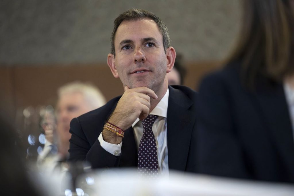 Australia’s Treasurer Aims for Fiscal Credibility After UK Chaos