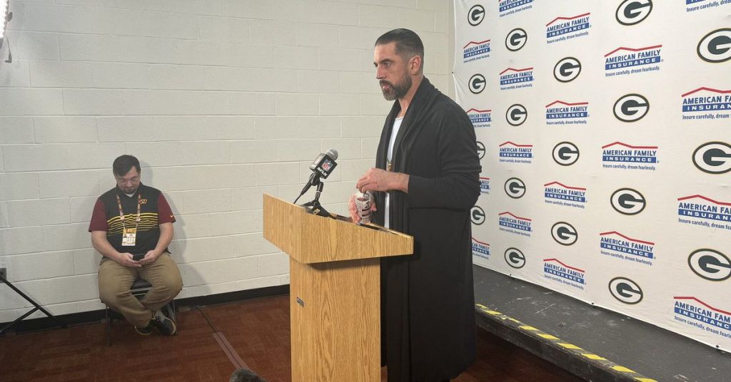 Aaron Rodgers went full bathrobe mode for his press conference