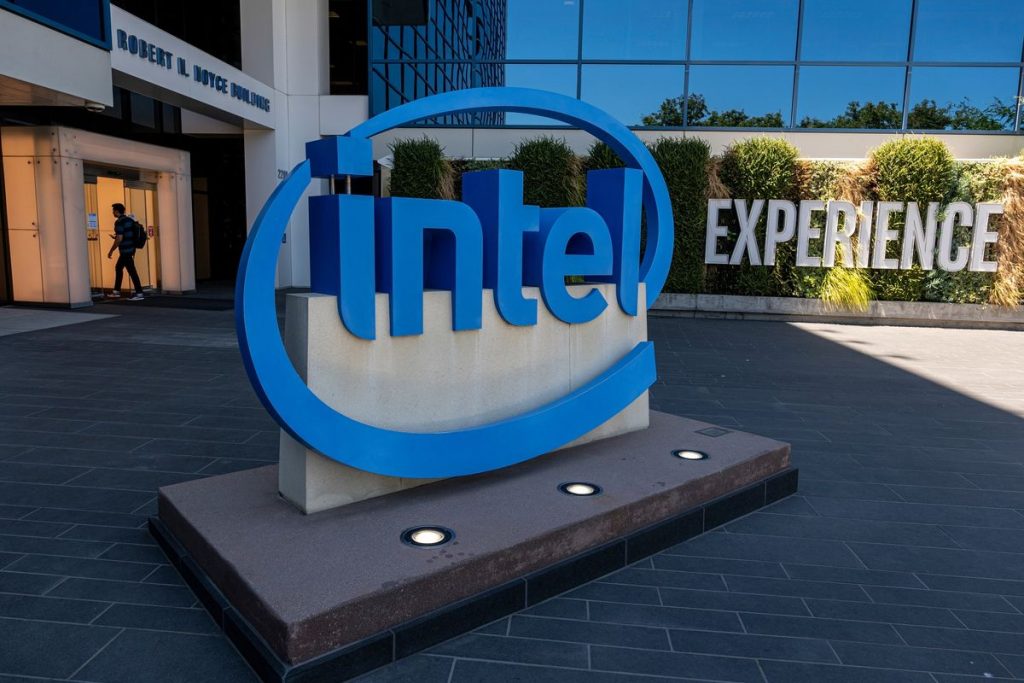 Intel Pledges More Cost Cuts as Sales Forecast Misses Estimates