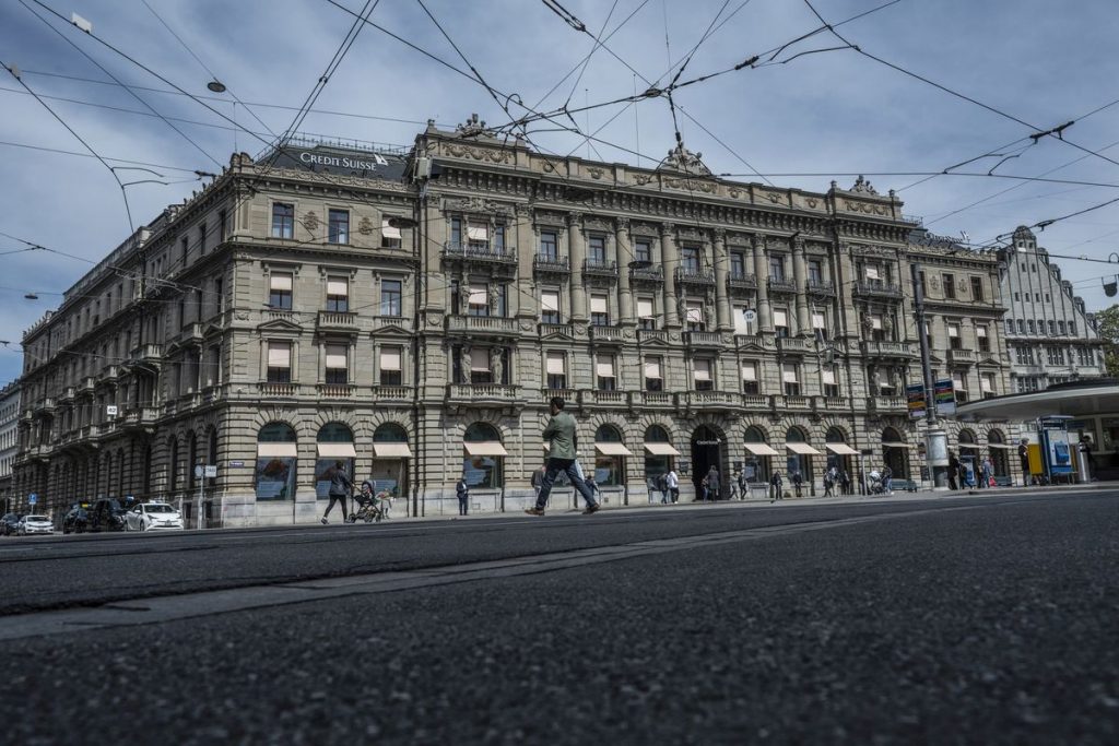 Credit Suisse Is Said to Tap 20 Banks for Capital Increase