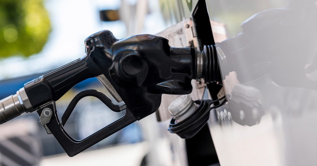 Gas prices drop just in time for Thanksgiving travel