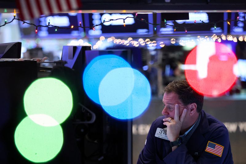 Wall Street set to extend losses on recession fears