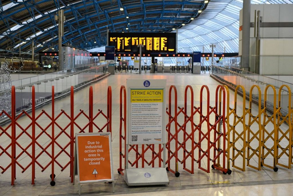 London Commuter Misery Drags On Despite Pause in Strikes