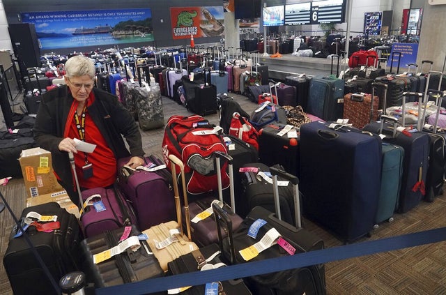 Tampa teacher stuck in airport texts phone numbers on luggage to reunite travelers with missing bags