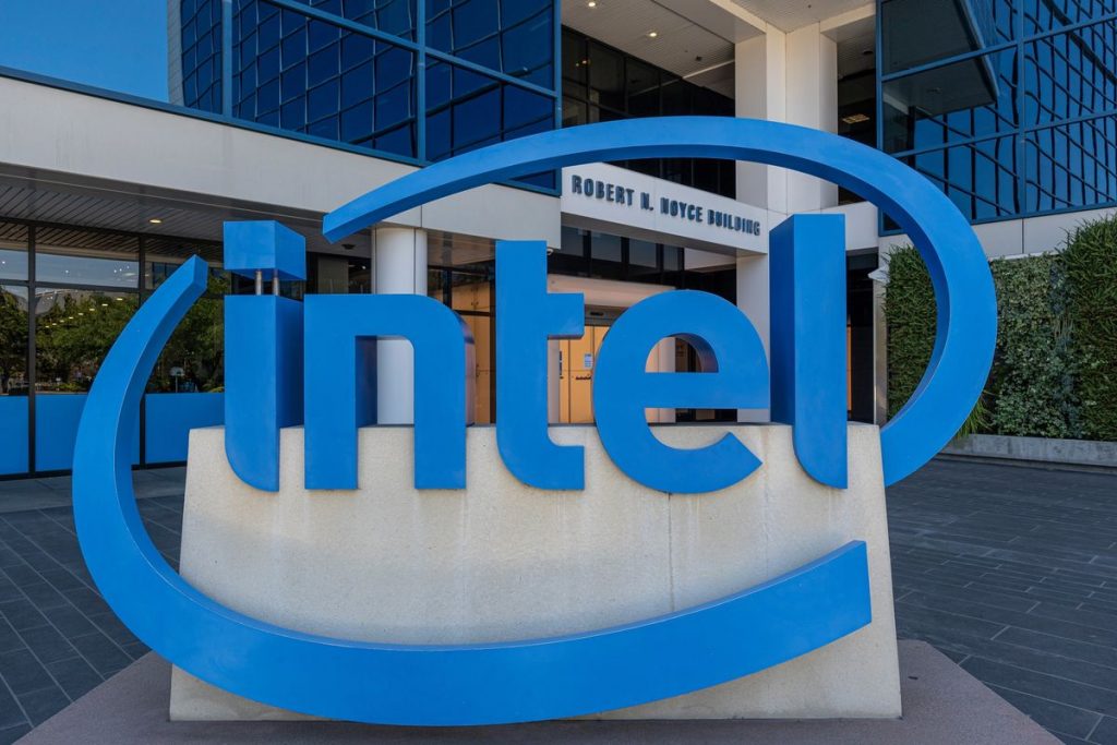 Intel Rolls Out Design Aimed at Winning Back Server Market Share