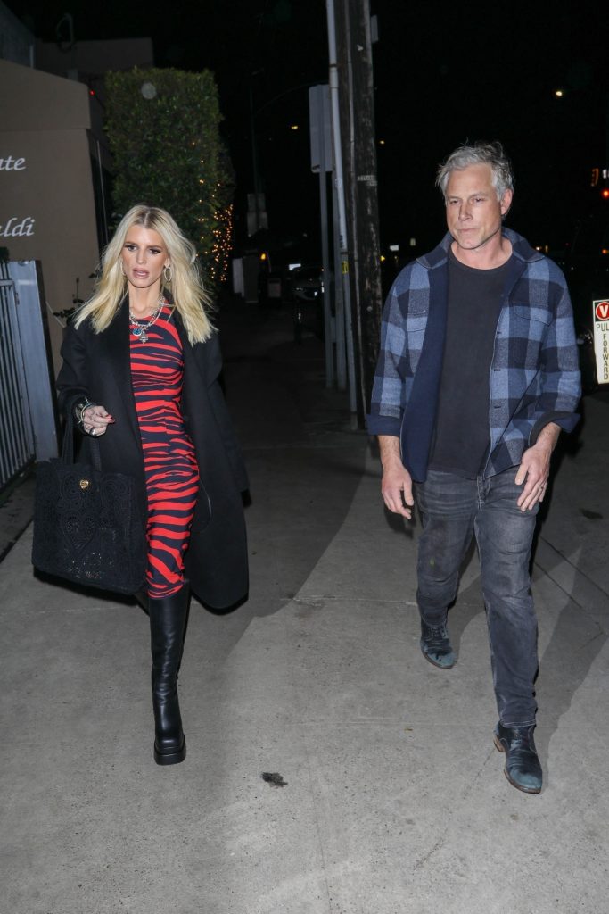 Jessica Simpson shows off weight loss while out to dinner with husband