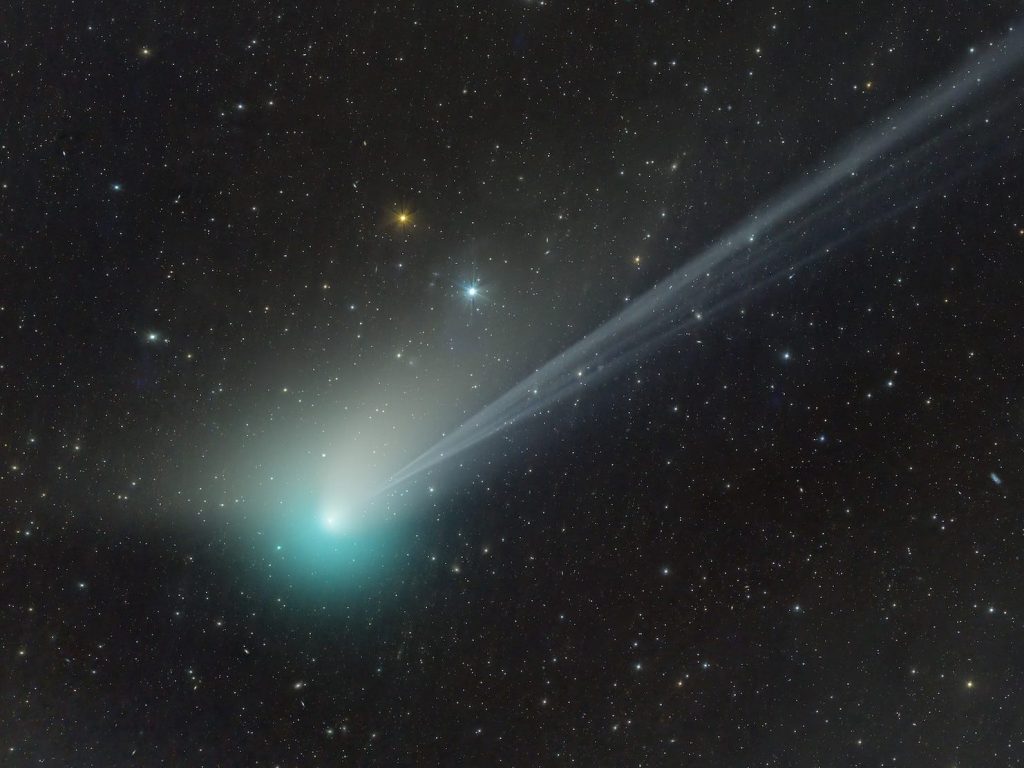 See the rare green comet in pictures so you know what to look for in the sky