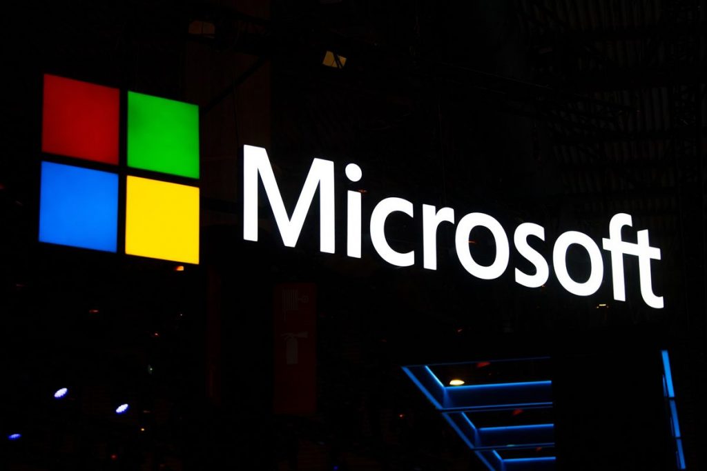 Microsoft Probes Outages After Teams and Outlook Go Down for Thousands of Users