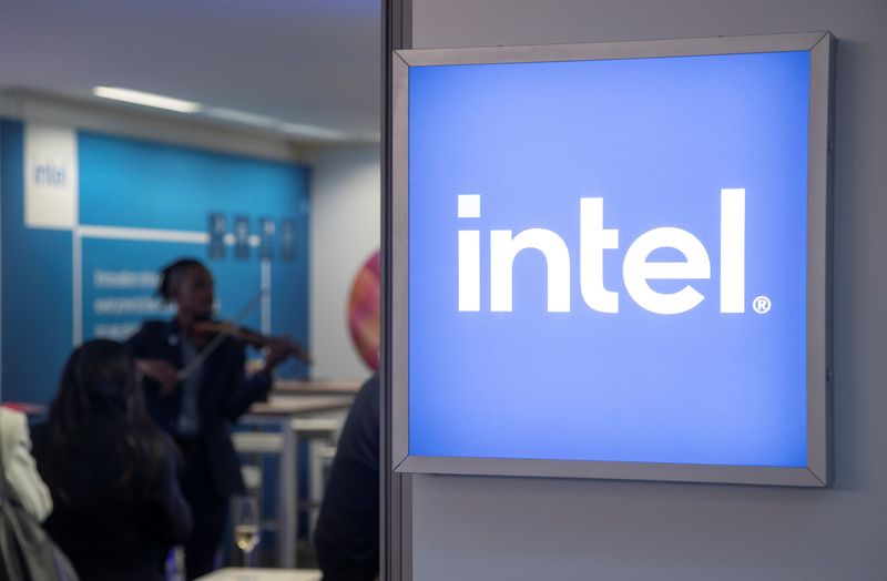 Intel sees more losses as PC makers sharply cut chip buying, shares slump