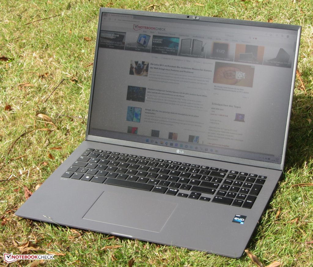 LG Gram 17 (2022) discounted by over US$450 with 16 GB of RAM and 1 TB SSD