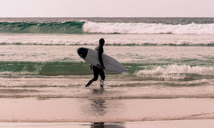 Interest Rate Hikes Only Blunt Australia's Sunshine Coast's Boom
