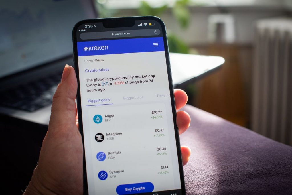 Biggest Crypto Staker Warns on DeFi Challenges After SEC’s Kraken Crack Down