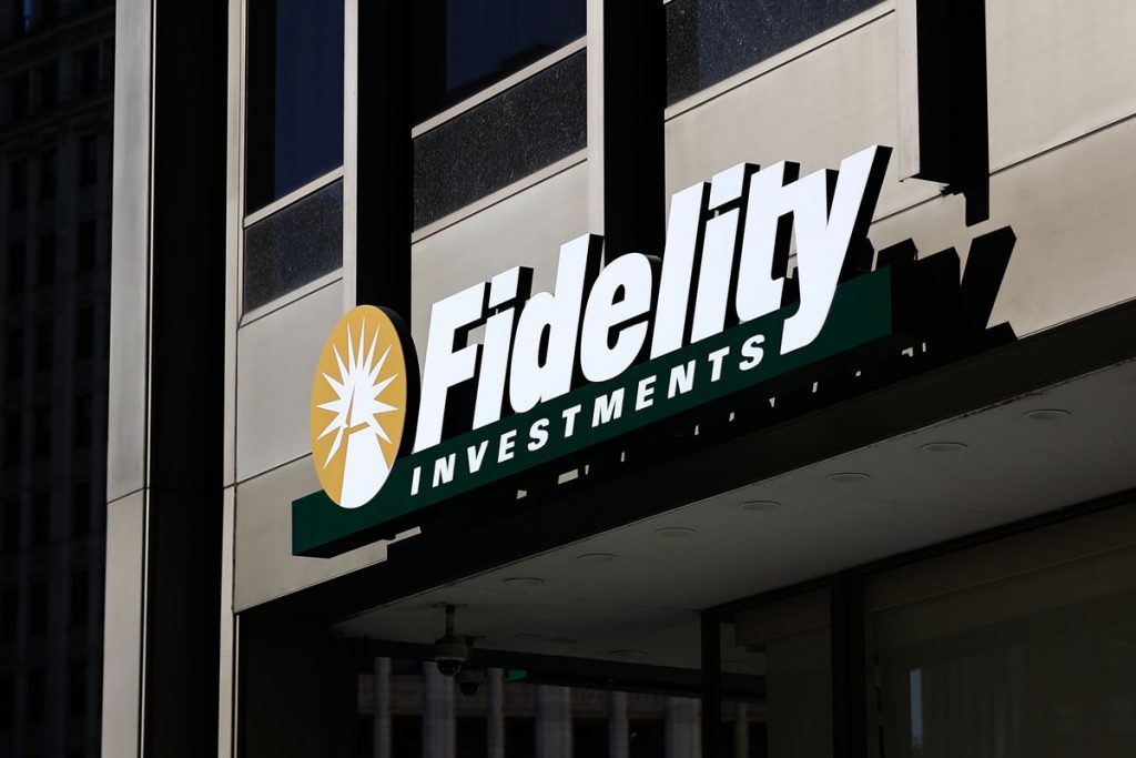 Fidelity to Hire 4,000 for New Roles, Bucking Industry’s Firings