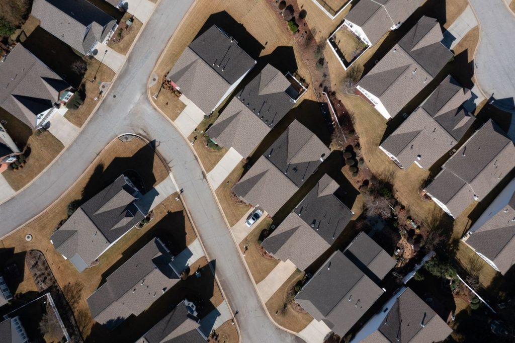 Zillow Climbs After Advertising Revenue Tops Estimates