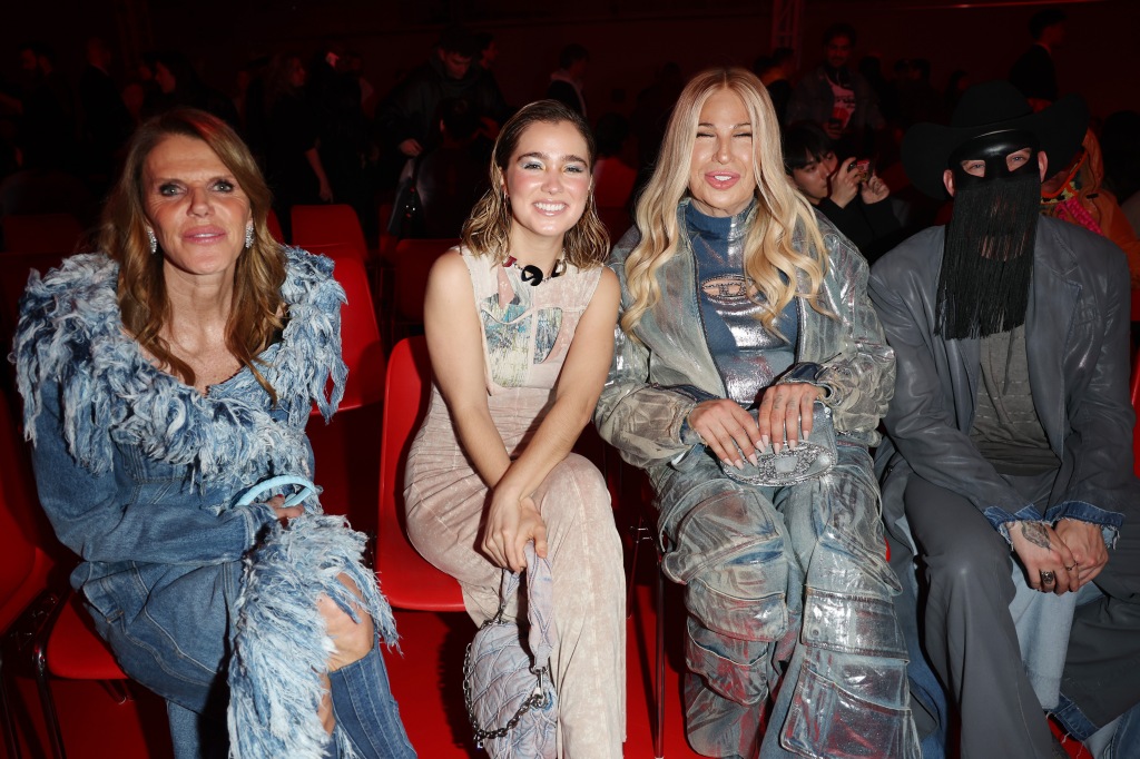 Jennifer Coolidge’s drag doppelgänger steals the show at Milan Fashion Week